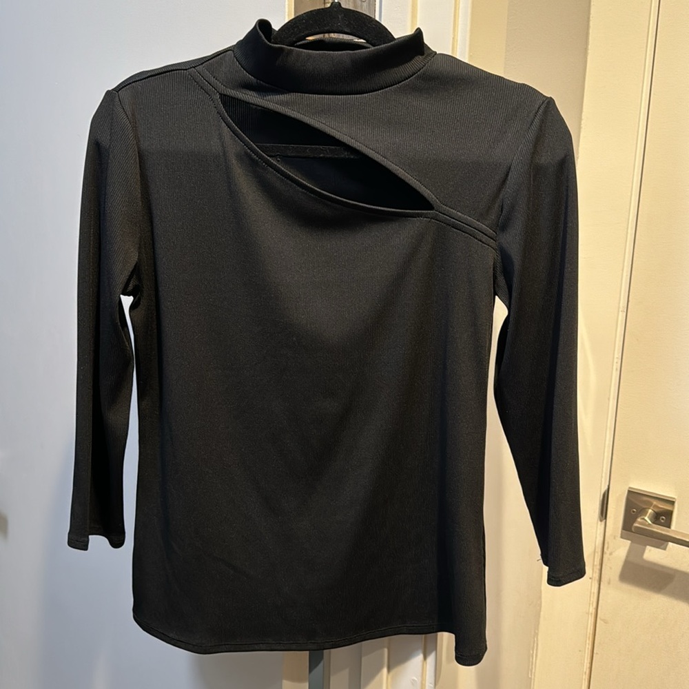 Malandrino - Knit black top with neckline accent